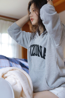 女儿漂亮闺蜜住进我家的说说